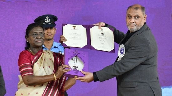 President Droupadi Murmu presenting the National Award to director Atul Pandey