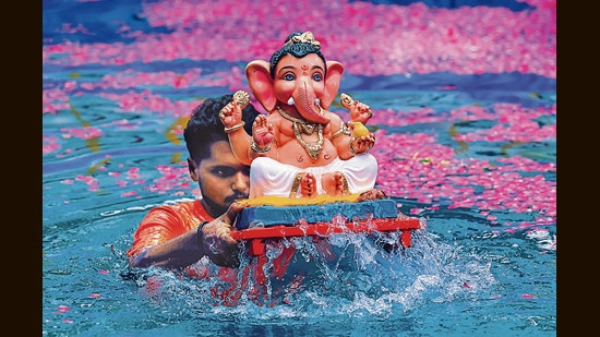 The immersion procession would leave Reay Market and pass through Rameshwar Temple, Globe Cinema, Appa Balwant Chowk, Laxmi Road, and Sevasadan before reaching Lakdi Bridge, where the idols were immersed in the river. (HT FILE)