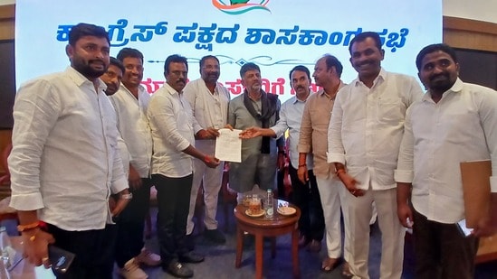కర్ణాటక సీఎంతో మంత్రి జూపల్లి, ఎమ్మెల్యేలు