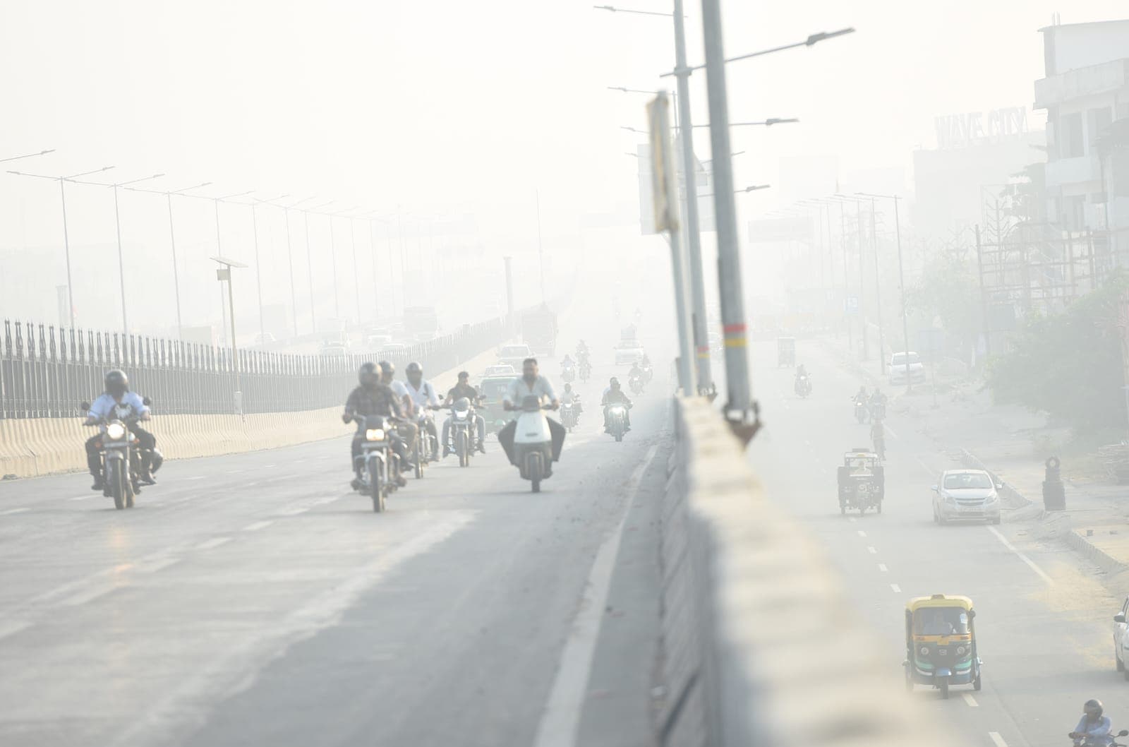The AQI in Ghaziabad is currently at 181, under the 'Unhealthy' category. (Sakib Ali/HT)