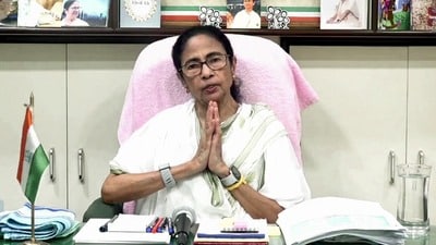 তৃণমূল কংগ্রেসের নাম ও জোড়াফুল প্রতীক নিয়ে টানাপড়েনে আপাতত কোনও হস্তক্ষেপ করল না সুপ্রিম কোর্ট।