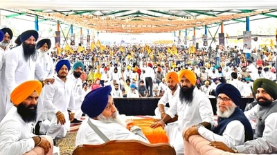Shiromani Akali Dal president Sukhbir Singh Badal along with his senior leadership during Punjab Bachao Campaign rally in Fatehgarh Sahib. (ANI) Shiromani Akali Dal president Sukhbir Singh Badal along with his senior leadership during Punjab Bachao Campaign rally in Fatehgarh Sahib. (ANI)