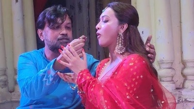৪৮-এ নতুন শুরু সৃজিতের! ‘চন্দ্রমুখী’ কৌশানির আনা কেকে জমলো রাজকীয় সেলিব্রেশন ৪৮-এ নতুন শুরু সৃজিতের! ‘চন্দ্রমুখী’ কৌশানির আনা কেকে জমলো রাজকীয় সেলিব্রেশন