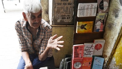 Mobin Beg, 80, sits at his book stall in Hazratganj where he has sold English paperback books for the past 40 years. (Deepak Gupta/HT)