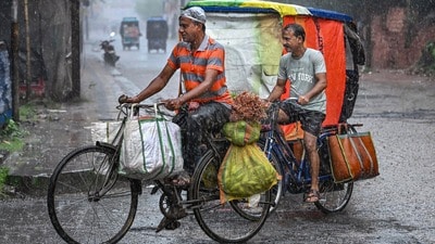 বৃহস্পতিবার সকালে অতিগভীর নিম্নচাপটি উত্তর উপকূলীয় অন্ধ্রপ্রদেশ এবং সংলগ্ন দক্ষিণ ওড়িশার উপর অবস্থান করছে (PTI)