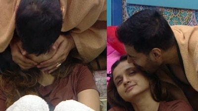 সৃজলাকে রক্তাক্ত করেও আফসোস নেই! বাথরুমে ঢুকে রাজবীরের সঙ্গে রগরগে চুমুতে মজে নন্দিনী সৃজলাকে রক্তাক্ত করেও আফসোস নেই! বাথরুমে ঢুকে রাজবীরের সঙ্গে রগরগে চুমুতে মজে নন্দিনী