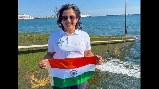 Bhardwaj began the crossing at 5.35am and reached the French coast at 7.54pm after battling cold water and strong currents. (HT)