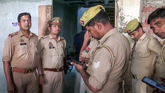 The incident points to a social-engineering tactic in which fraudsters allegedly use a fake transaction alert to prompt victims into responding. (ANI/ Representational)