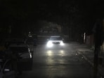 A dark stretch near Moolchand in Delhi. (Sanchit Khanna/HT Photo)