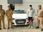 Ghaziabad police personnel with one of the accused on Thursday. (Sakib Ali/Hindustan Times)