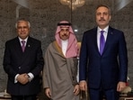 Turkey's Foreign Minister Hakan Fidan (Right) meets with Pakistan's Deputy Prime Minister and Foreign Minister Mohammad Ishaq Dar (Left) and Saudi Arabia's Foreign Minister Prince Faisal bin Farhan Al Saud(REUTERS)