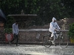 In Lucknow, the IMD forecast overcast conditions, strong surface winds and intermittent spells of rain or thundershowers. (Deepak Gupta/HT Photo)