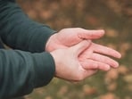 Persistent finger stiffness should be checked, as early diagnosis can help identify the cause and guide treatment before joint damage progresses.(Picture credit: Freepik)