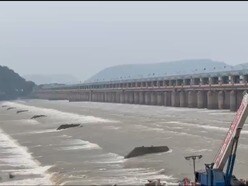 ప్రకాశం బ్యారేజీ నుంచి నీటి విడుదల