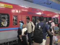 పలు రైళ్లకు తాత్కాలిక హాల్టింగ్!
