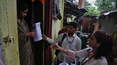 SIR-র মাঝেই বিএলও'দের অ্যাপে নয়া সংযোজন নির্বাচন কমিশনের (Praful Gangurde/ HT Photo/ Representational)