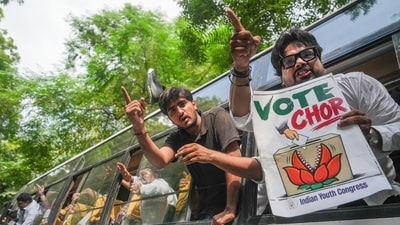 Indian Youth Congress (IYC) members stage a protest against Chief Election Commissioner (CEC) Gyanesh Kumar, demanding his resignation, citing a media report about objections reportedly raised by two Election Commissioners over various decisions of the poll panel, in New Delhi, Sept. 25, 2026. (PTI) Indian Youth Congress (IYC) members stage a protest against Chief Election Commissioner (CEC) Gyanesh Kumar, demanding his resignation, citing a media report about objections reportedly raised by two Election Commissioners over various decisions of the poll panel, in New Delhi, Sept. 25, 2026. (PTI)