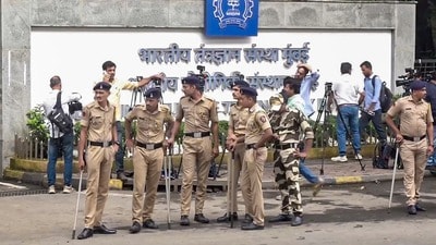 আইআইটি বম্বের মৃত পড়ুয়ার শেষ ফোনালাপ প্রকাশ্যে, কী বলেছিলেন? আইআইটি বম্বের মৃত পড়ুয়ার শেষ ফোনালাপ প্রকাশ্যে, কী বলেছিলেন?