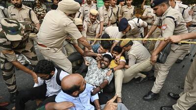Protesters were released at around 8pm. (Sanchit Khanna/HT Photo) Protesters were released at around 8pm. (Sanchit Khanna/HT Photo)