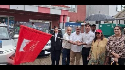 The event witnessed enthusiastic participation from local EV enthusiasts and environmental activists navigating a fleet of electric cars. (HT Photo)