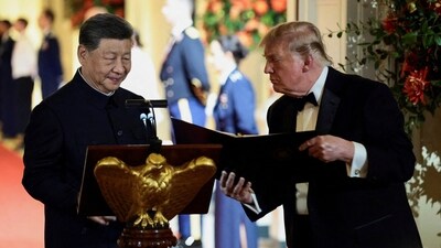 US President Donald Trump holds a binder as he stands next to Chinese President Xi Jinping before Xi delivers a speech during a state dinner at the White House in Washington, D.C., US, September 24, 2026. (REUTERS)