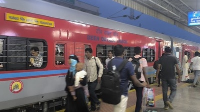 పలు రైళ్లకు తాత్కాలిక హాల్టింగ్!