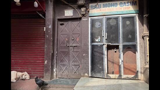 Gali Rakab Ganj happens to be a centre of the meat trade. The name is printed on many of the meat shop signboards, although the street is better known as Gosht Wali Mandi, the market for meat. (HT Photo)