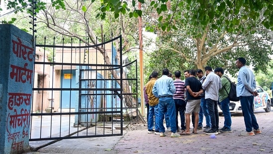 The bodies of the six victims who have been identified were handed to their family members after a post-mortem. (Sunil Ghosh/ HT Photo)