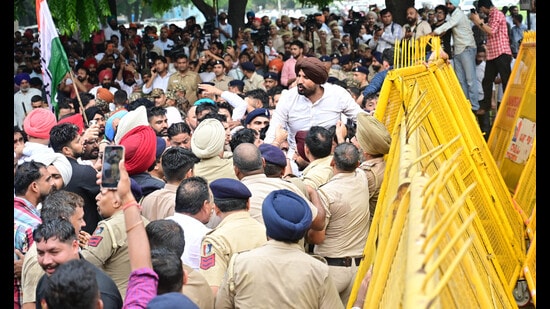 Punjab Congress president Amarinder Singh Raja Warring, along with party leaders and supporters, during the protest in Chandigarh, Sector 17, on Friday. (Ravi Kumar/HT)