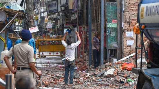 MCD Workers demolish the 'Dangerous' building Adjacent of collapsed PG at Satya Niketan.