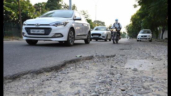 The affected stretches include the Franco Chowk stretch, Zone 1, the road from Cheema Boilers towards Industrial Area Phase 1 and Balongi, and the Zone 2 corridor from Dawaat Restaurant through ITI College to Bhena Da Dhaba. (Keshav Singh/Hindustan Times)
