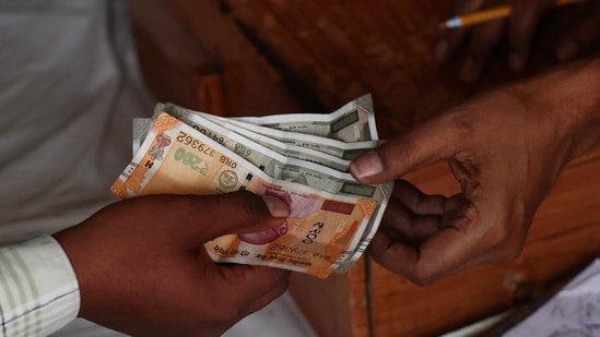 As many as 1,323 of these currency notes were detected during scrutiny of cash received at the Axis Bank currency chest in Mangal Pandey Nagar. (AFP/ Representational)