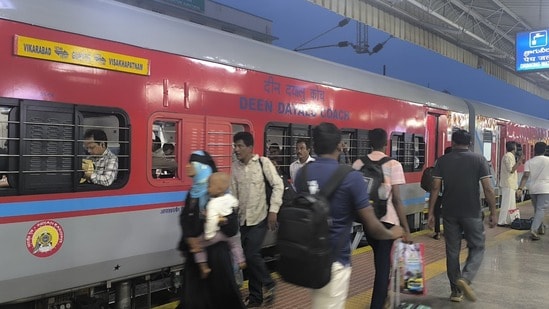 పలు రైళ్లకు తాత్కాలిక హాల్టింగ్!