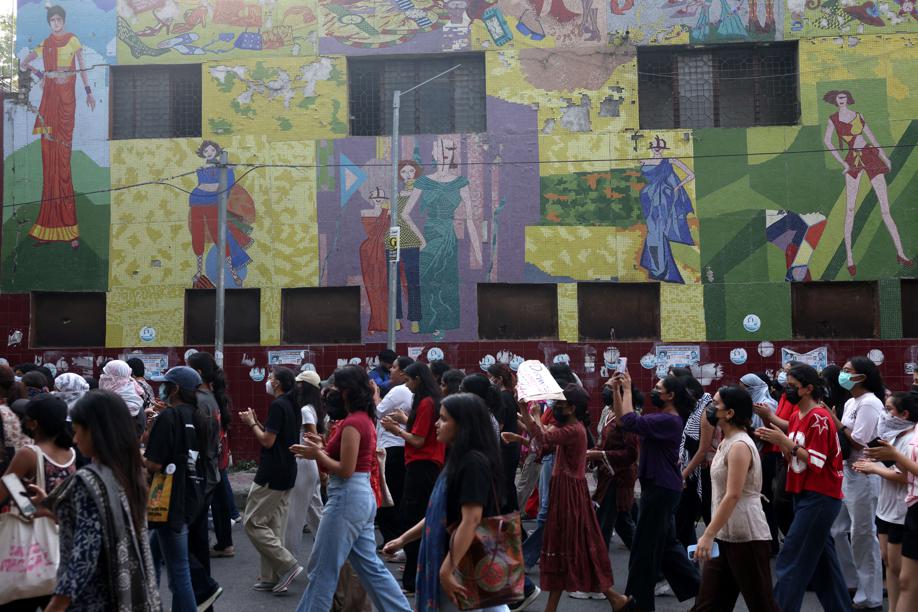 For women’s safety: DU students mask up, raise voice on city street