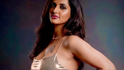 <p>ఇవాళ (సెప్టెంబర్ 26) తన హాట్ ఫొటోలను జ్యోతి ఇన్ స్టాలో పోస్టు చేసింది. ఈ పిక్స్ కు హాట్, ఫైర్ అంటూ నెటిజన్లు కామెంట్లు చేస్తున్నారు. </p> (instagram-JyotiPoorvaj)