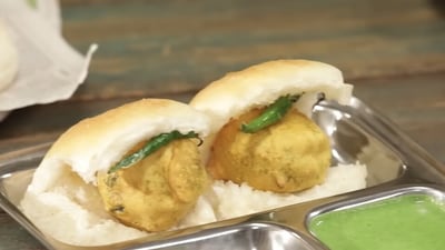 Ranveer Brar's vada pav recipe can be made in approximately 35 minutes. 