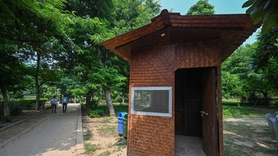 During a spot visit after the incident, HT found an empty guard room at the Aastha Kunj park. (Sanchit Khanna/HT Photo) During a spot visit after the incident, HT found an empty guard room at the Aastha Kunj park. (Sanchit Khanna/HT Photo)