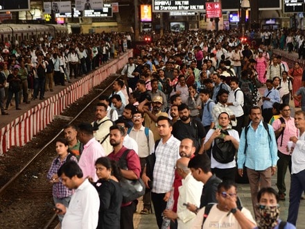 102 పండుగ ప్రత్యేక రైళ్లు