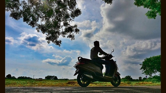 A cloudy weather in Ludhiana. The maximum temperature settled at 33°Celsius on Saturday. (Gurpreet Singh/HT)