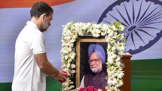Lok Sabha LoP Rahul Gandhi pays floral tributes to former Prime Minister Dr Manmohan Singh on his birth anniversary at 24 Akbar Road, in New Delhi on Saturday. (ANI Photo/Naveen Sharma)