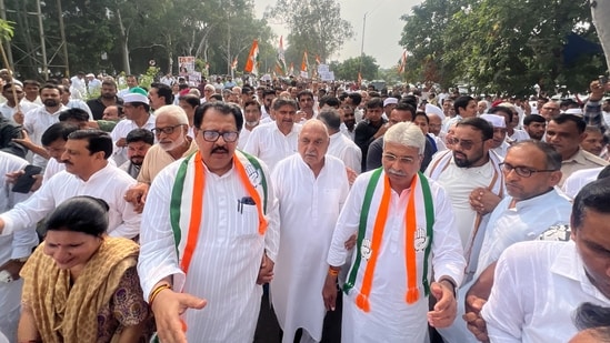 The Congress staged protests in Delhi and at least 11 states and UTs, attempting to march towards state election commission offices demanding Kumar’s arrest. (HT photo)