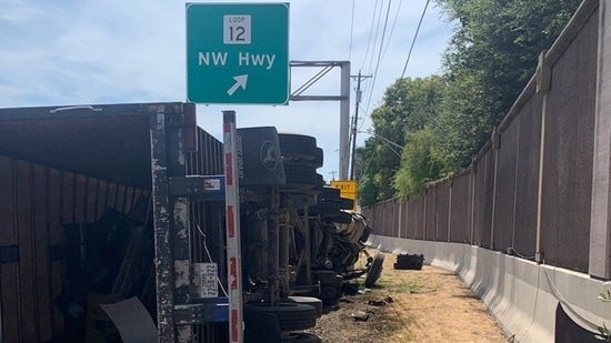 Southbound lanes of Dallas North Tollway, between Walnut Hill Lane and Northwest Highway closed from 6-vehicle accident.