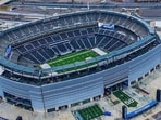 Rain and strong winds could affect Giants vs Titans at MetLife Stadium, which has no roof, with showers forecast around kickoff.