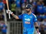 <p>కింగ్ కోహ్లి మరో రికార్డు ఖాతాలో వేసుకున్నాడు. కేవలం వన్డేలు మాత్రమే ఆడుతున్న విరాట్ గ్యాప్ తర్వాత మైదానంలోకి వచ్చినా బ్యాటింగ్ తో ఇరగదీశాడు. </p>(PTI)