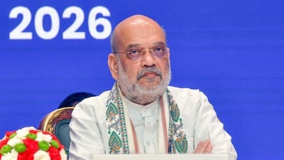কেন্দ্রীয় স্বরাষ্ট্রমন্ত্রী অমিত শাহ'র হাত ধরে যাত্রা শুরু দেশের প্রথম এলএনজি ট্রেনের (Naveen Sharma) কেন্দ্রীয় স্বরাষ্ট্রমন্ত্রী অমিত শাহ'র হাত ধরে যাত্রা শুরু দেশের প্রথম এলএনজি ট্রেনের (Naveen Sharma)
