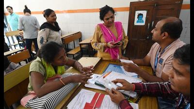 Apart from SIR, the poll body has also received 127,218 Form 6 applications between January 1 and September 25 (Arvind Yadav/ HT) Apart from SIR, the poll body has also received 127,218 Form 6 applications between January 1 and September 25 (Arvind Yadav/ HT)