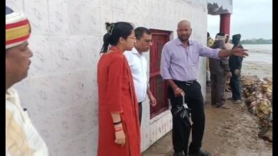 Barabanki district authorities at the soil erosion site (Sourced)