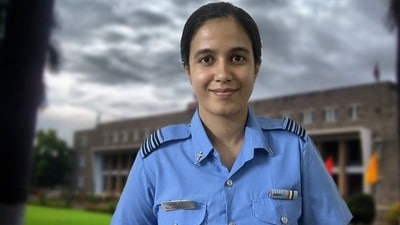 বায়ুসেনার দায়িত্ব সামলে পড়াশোনা! নিট পিজিতে বাজিমাত ড. পাল্লাক্ষী প্রসাদের (সৌজন্যে এক্স )
