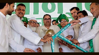 INLD president Abhay Chautala along with other party leaders during the Samman Diwas rally in Mewat on Sunday. (HT Photo)
