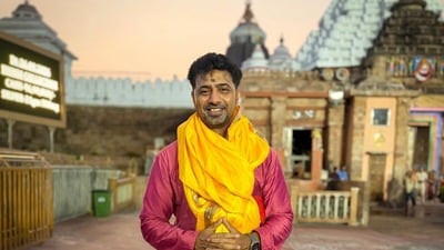 হাজারো ব্যস্ততার মাঝেই পুরী ধামে দেব